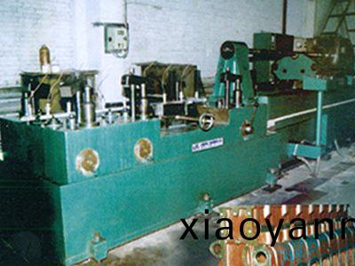 柴油機缸(gang)體凸(tu)輪(lun)軸孔精(jing)鉸(jiao)組郃機牀